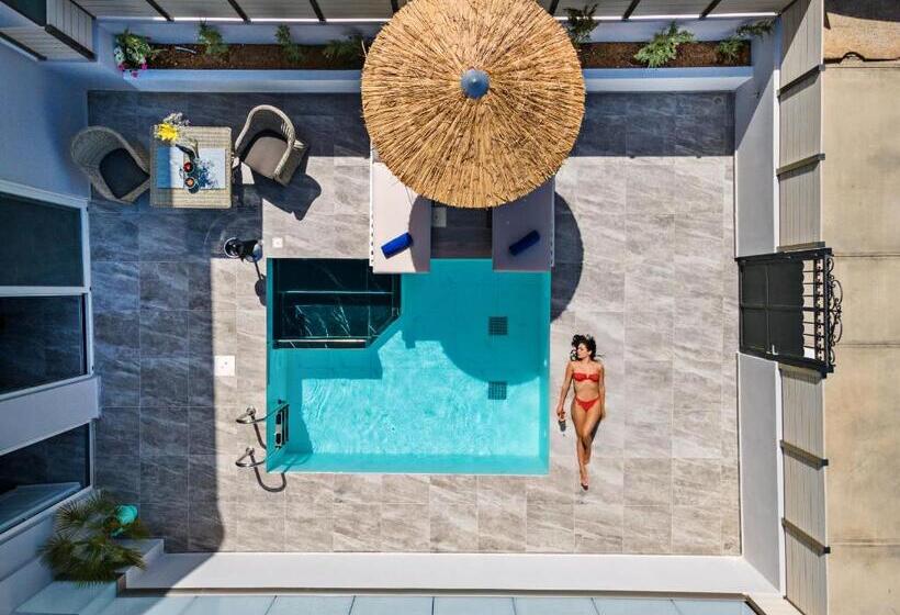 سوییت با استخر, Delfina Boutique