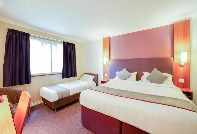 Четырехместный Номер Стандарт, Lakeside Haydock Hotel, St Helens