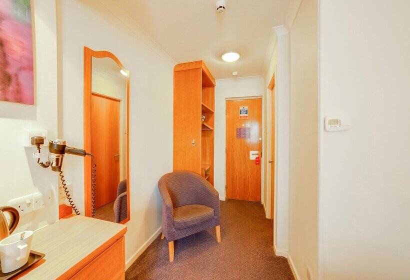 Номер Стандарт, Lakeside Haydock Hotel, St Helens
