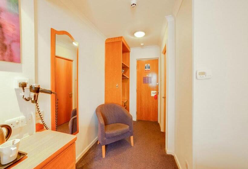 Номер Стандарт, Lakeside Haydock Hotel, St Helens