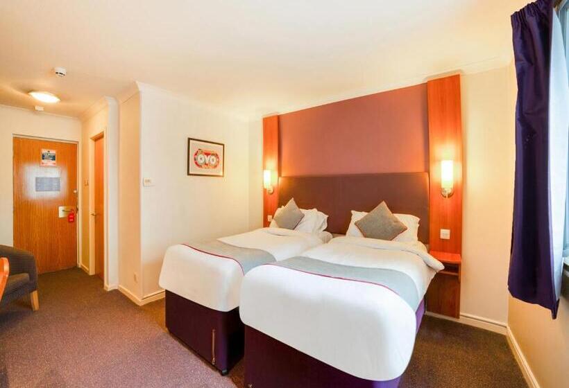 Номер Стандарт, Lakeside Haydock Hotel, St Helens