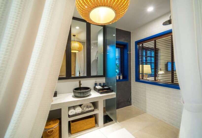اتاق لوکس با چشم‌انداز باغ, L'azure Resort And Spa