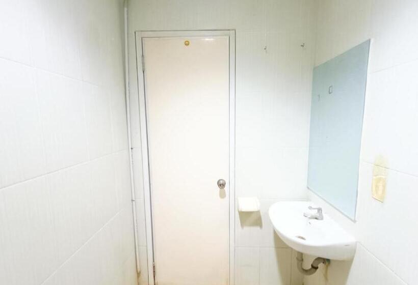 スタンダードルーム, Reddoorz At Rids Hotel Manado