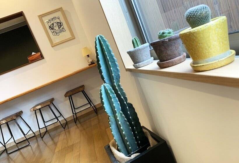 اتاق استاندارد, Cactus Inn