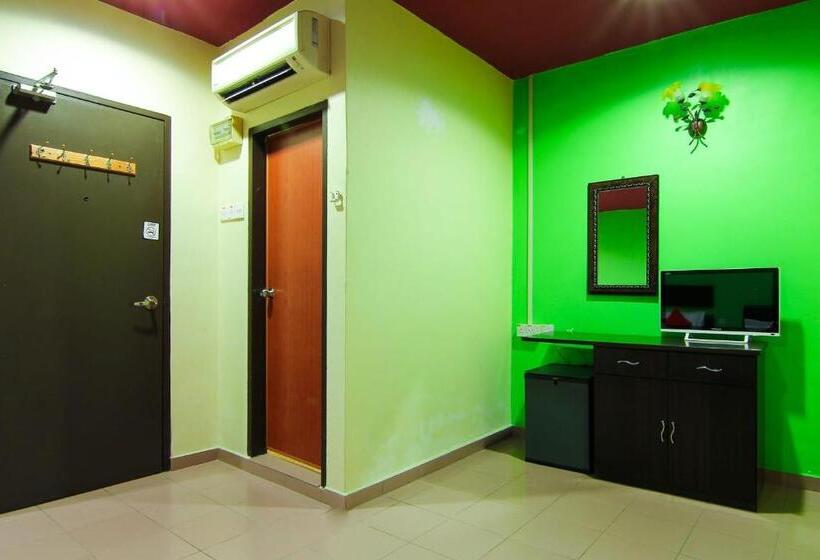 سوییت خانوادگی, Oyo 43962 Ezzy In