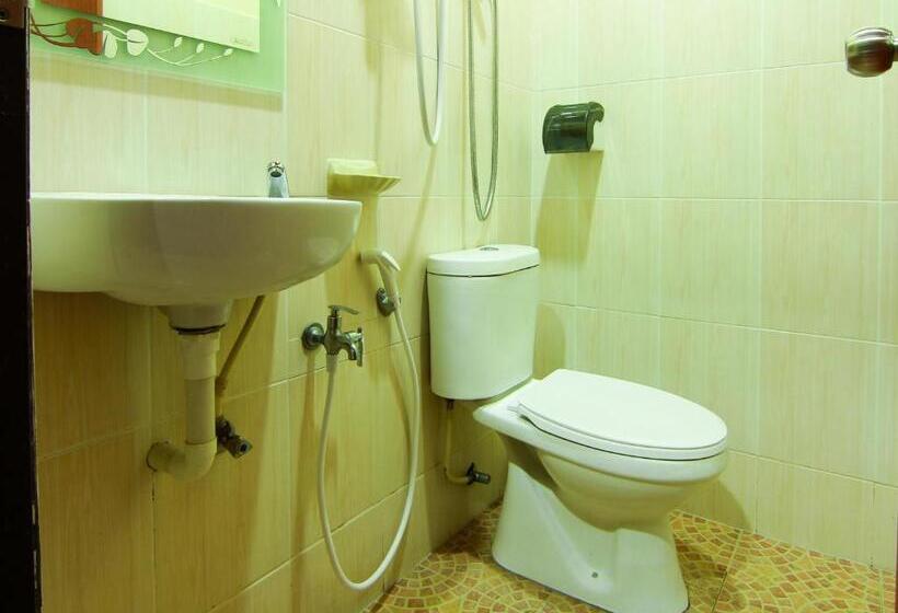 سوییت سوپریور, Oyo 43962 Ezzy In