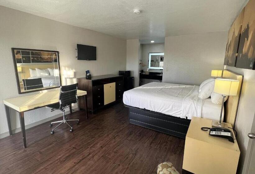 Стандартный Номер Кровать Кинг, Days Inn & Suites By Wyndham   Canton First Monday Trade Days