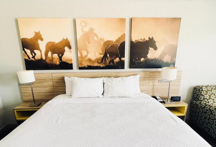 Стандартный Номер Кровать Кинг, Days Inn & Suites By Wyndham   Canton First Monday Trade Days