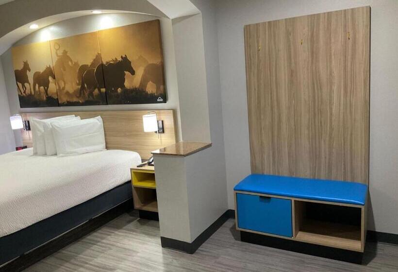 キングサイズベッドのスイートルーム, Days Inn By Wyndham Humble/houston Intercontinental Airport