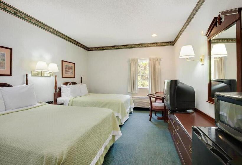 Номер Стандарт 2 Двуспальные Кровати, Days Inn By Wyndham Lisbon
