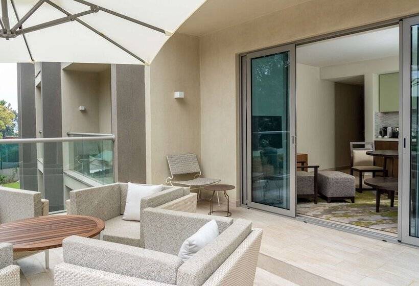 Junior Suite Park View, Radisson Blu Hotel & Residence Nairobi Arboretum