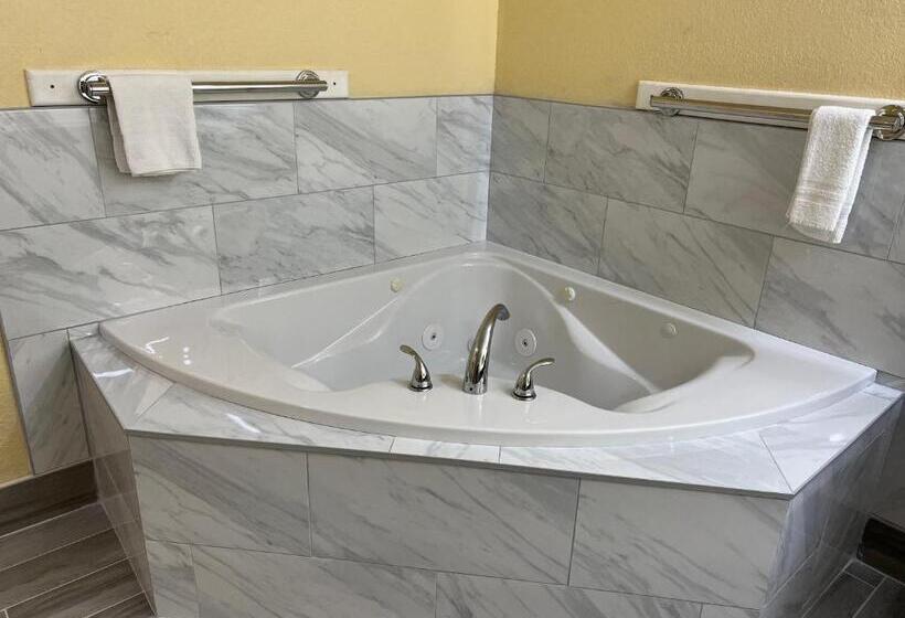 Студия Deluxe, Days Inn By Wyndham Suites Fredericksburg