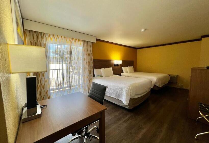 Студио Стандарт Кровать Кинг, Days Inn By Wyndham Suites Fredericksburg