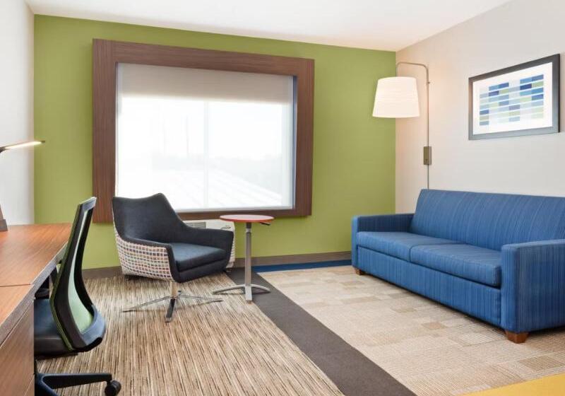Люкс Кровать Кинг, Holiday Inn Express & Suites Niceville   Eglin Area, An Ihg