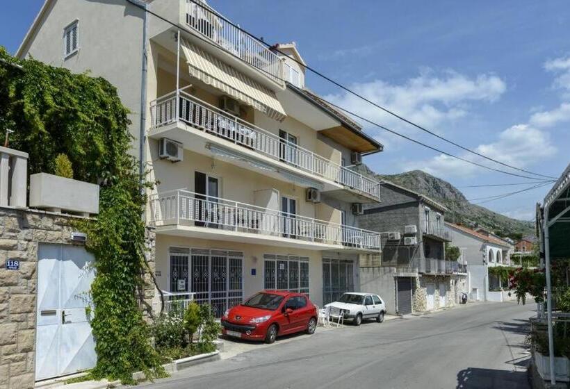 オーシャンビュースタンダードルームバルコニー付き, Apartments Botica