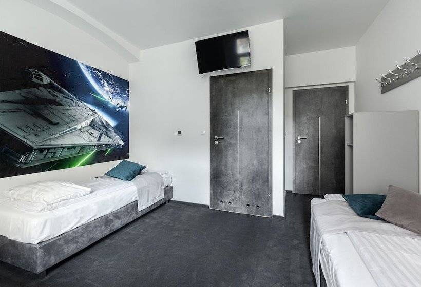 اتاق لوکس سه تخته, Cinema Hostel