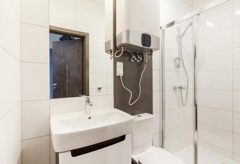 اتاق استاندارد سه نفره, Cinema Hostel