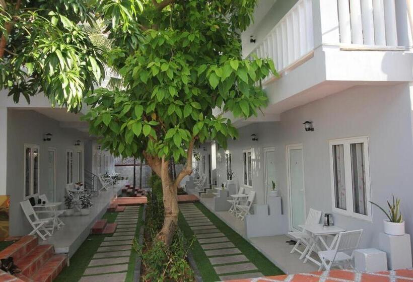 اتاق لوکس سه تخته, Nu Cuoi Mui Ne Hotel & Restaurant