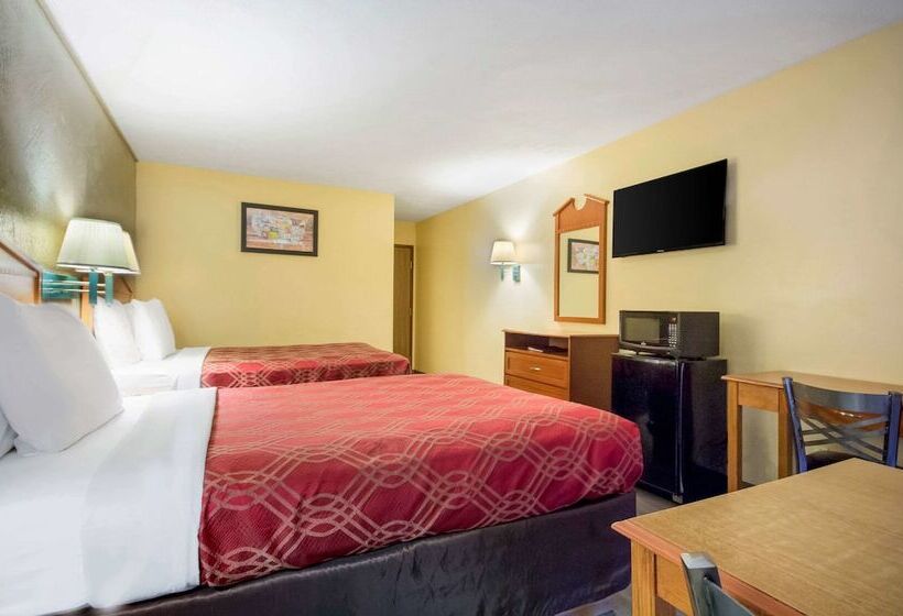 Номер Стандарт 2 Двуспальные Кровати, Econo Lodge Lansing  Leavenworth