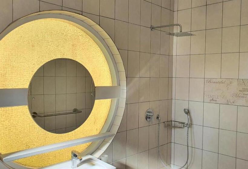 Номер Стандарт Кровать Кинг Адаптированный для Инвалидов, Kelzane Guesthouse