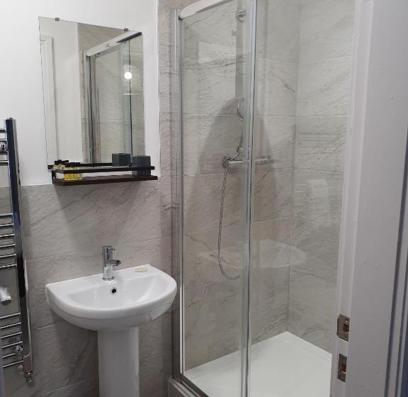 اتاق استاندارد, Rooms At The Dressers Arms