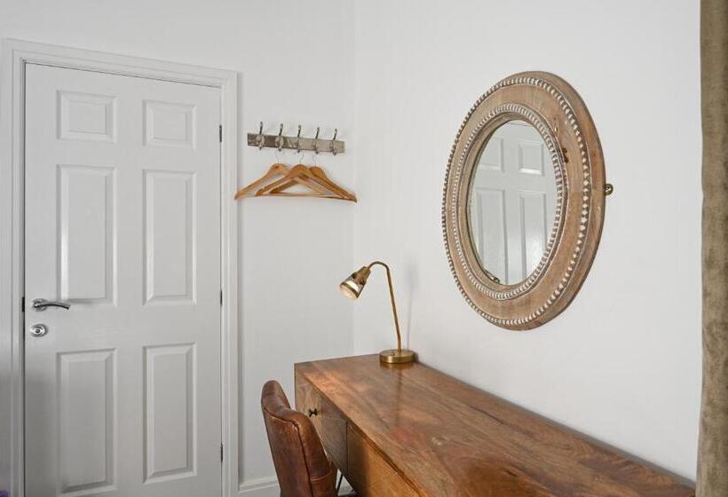 اتاق استاندارد, Rooms At The Dressers Arms