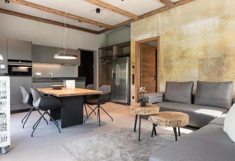１ベッドルームのスーペリアアパートメント, Going Triple A Apartments East