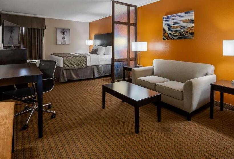 מיטת קינג בסוויטה, Best Western Plus Lubbock Windsor Inn