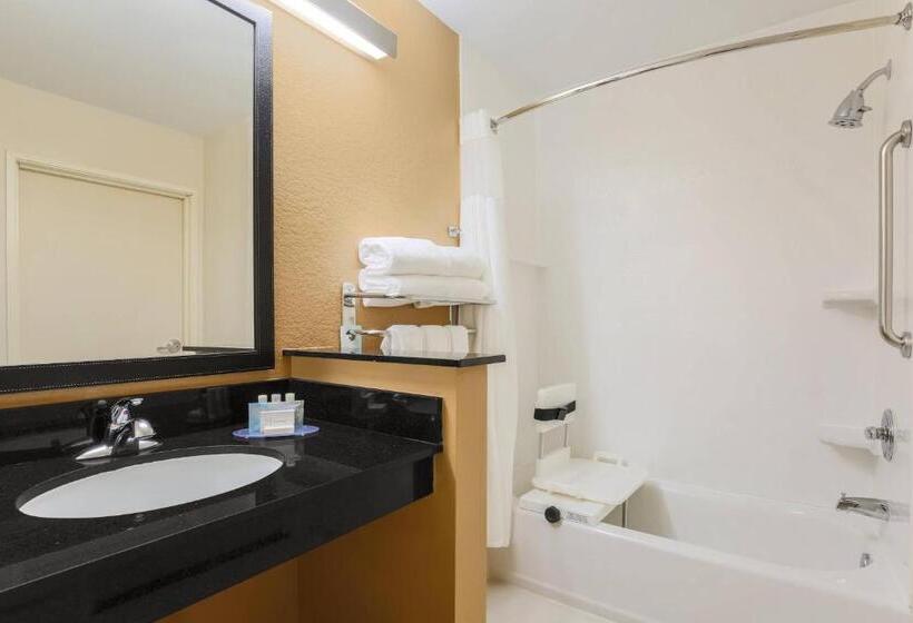 キングサイズベッドのスタンダードルーム, Fairfield Inn & Suites Houston Humble