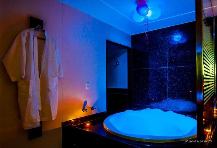 Chambre Deluxe, Toulouse Motel