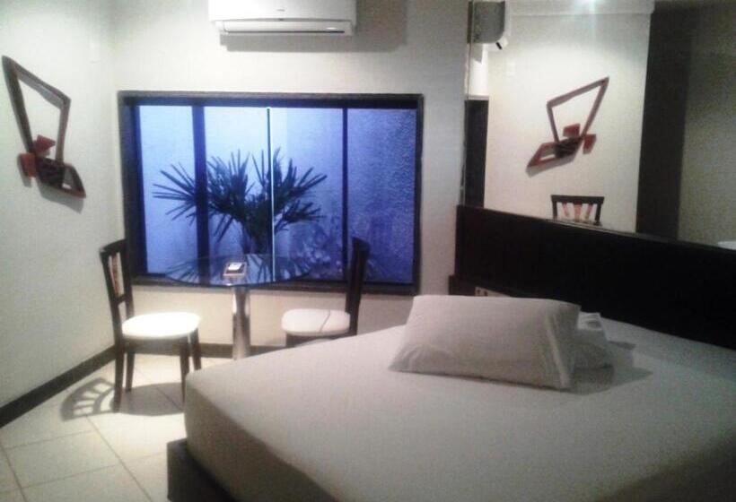 Chambre Deluxe, Toulouse Motel