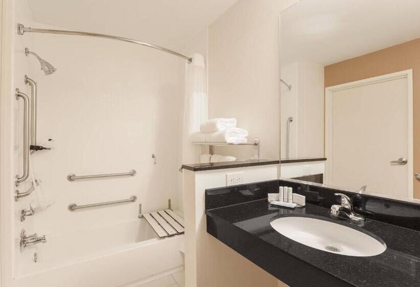 Номер Стандарт, Fairfield Inn & Suites Victoria