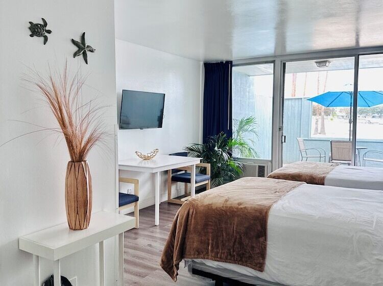 Номер Комфорт, Foghorn Harbor Inn