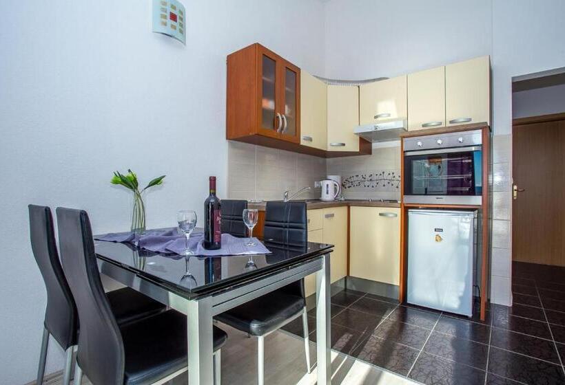 １ベッドルームアパートメント, Apartments Marija