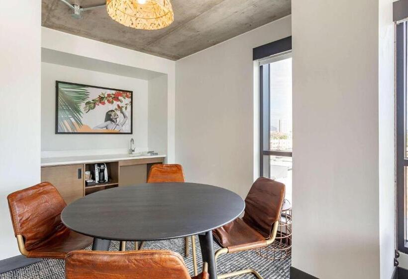 장애인을 위한 스위트, Cambria Downtown Phoenix Convention & Airport