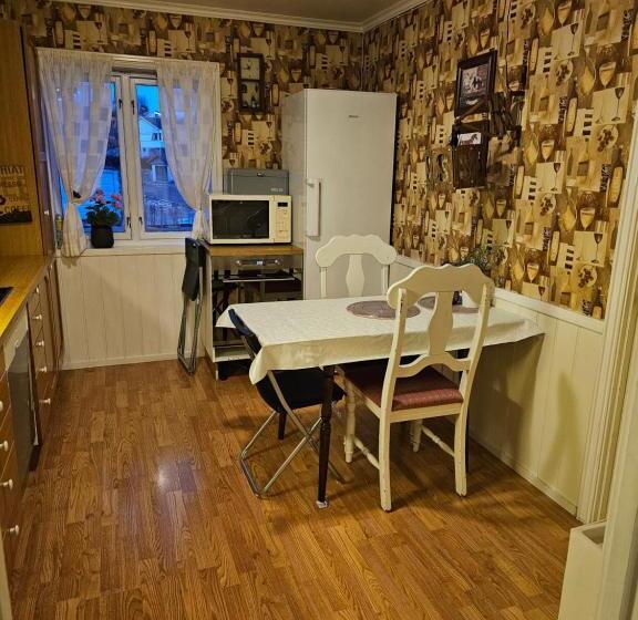 家庭间, Guest House Karmøy