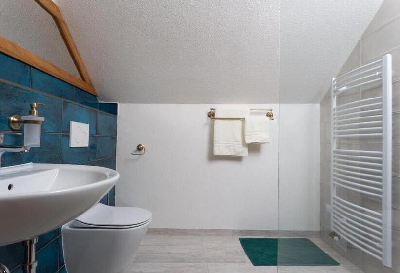 Standard Triple Room, Burina Residence