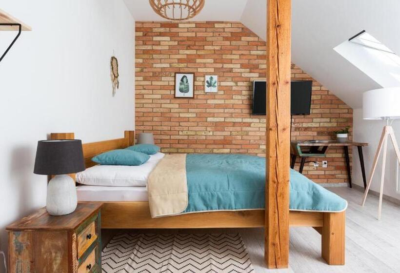 Standard Triple Room, Burina Residence