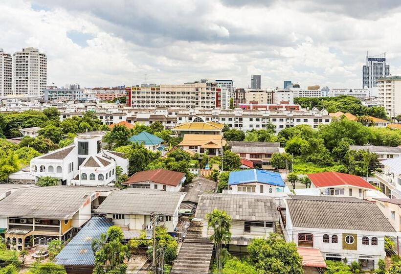 Семейный Номер, Livotel Express Hotel Ramkhamhaeng 50 Bangkok   No Parking