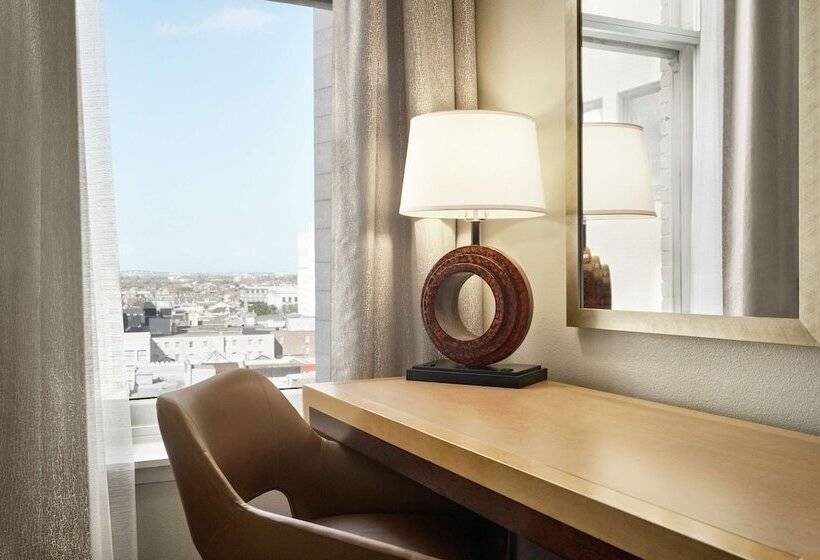 스탠다드 룸 킹사이즈 침대, Hampton Inn & Suites New Orleans Downtown