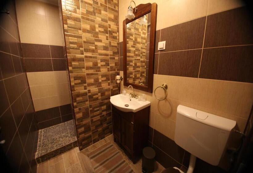 غرفة قياسية, Casa Cu Usi   House Of Doors