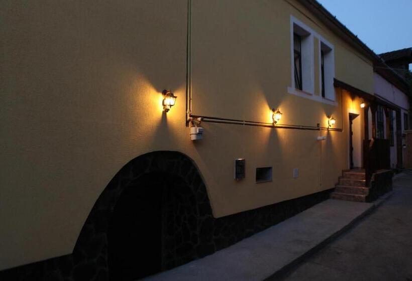 جناح غرفتين نوم, Casa Cu Usi   House Of Doors