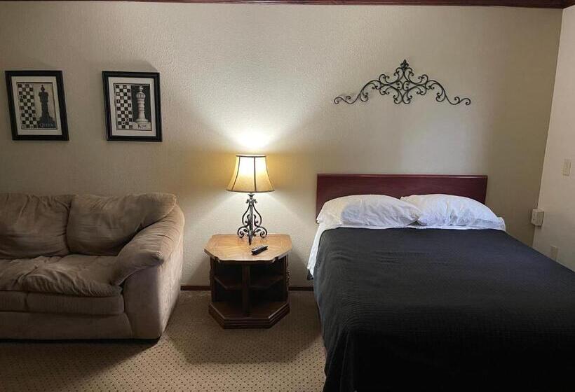 Люкс Повышенной Комфортности, Highland Court Motel