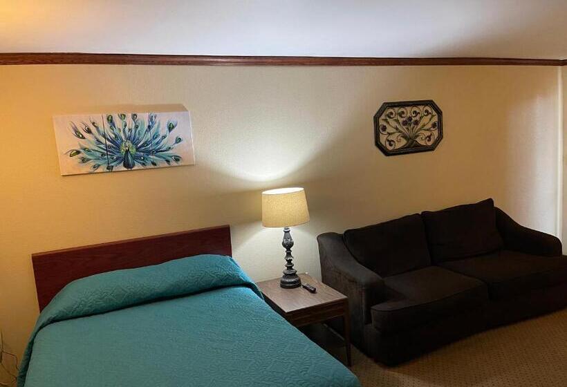 Люкс Повышенной Комфортности, Highland Court Motel