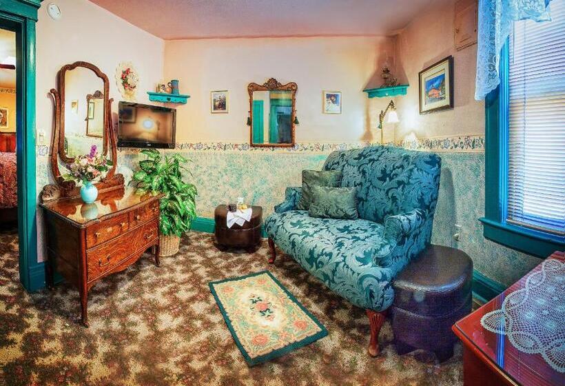سوییت لوکس, Holden House 1902 Bed & Breakfast Inn