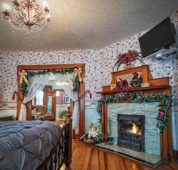 اتاق لوکس با تخت بزرگ, Holden House 1902 Bed & Breakfast Inn