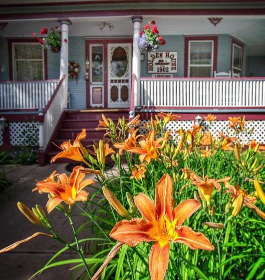 سوییت لوکس, Holden House 1902 Bed & Breakfast Inn