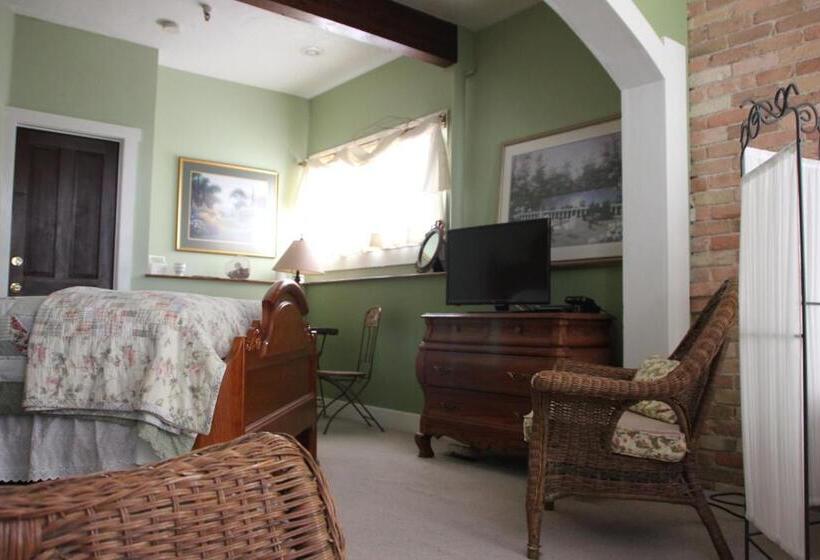 Номер Deluxe, Hines Mansion