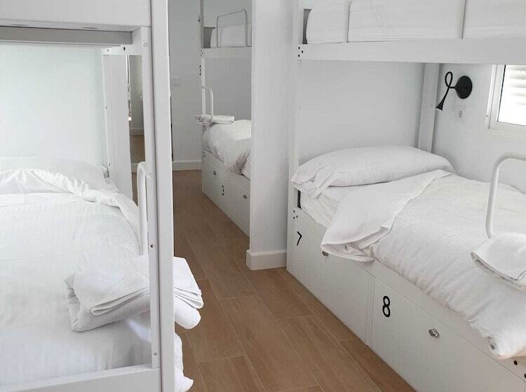 Семейный Номер, Vivian S Guest House