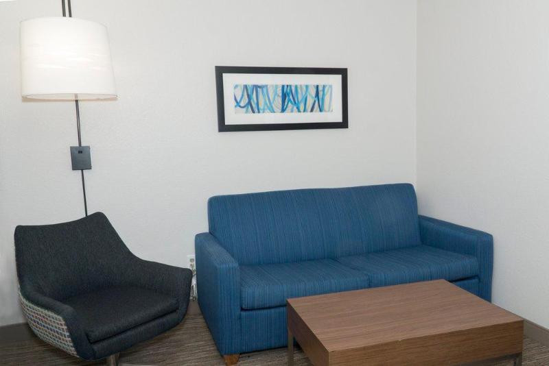 스위트 킹사이즈 침대, Holiday Inn Express Hotel & Suites Madison, An Ihg